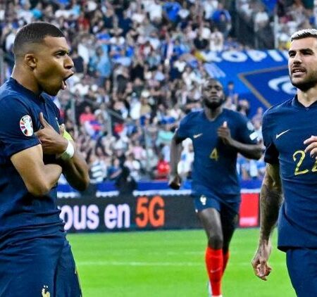 Mbappe nổ súng, á quân thế giới thắng nhọc Hy Lạp