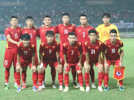 Báo động bóng đá trẻ Việt Nam: Bóng đen của thất bại